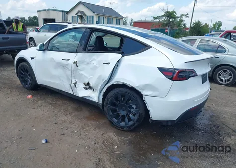 2023 Tesla Model Y Awd/Long Range Dual Motor All-Wheel Drive z USA, uszkodzony, nr VIN 7SAYGDEE8PA059111
